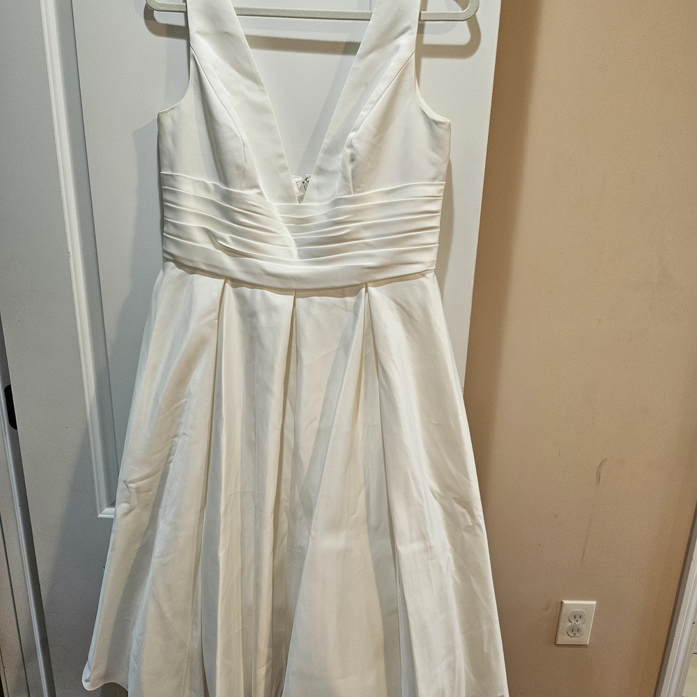 Elegant White Midi Dress